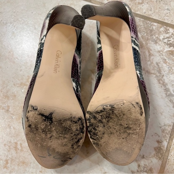 Calvin Klein Snakeskin Platform Heels Purple green gray Size 7.5 - Picture 7 of 11